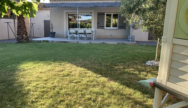 Villa with garden in charming village near Avignon