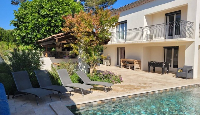 VILLA MOOREA-POOL-4 BEDROOMS-GARDEN-WIFI-BARBECUE-SPIROU/WAVE ISLAND-FESTIVAL