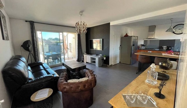 Villa with pool and jacuzzi