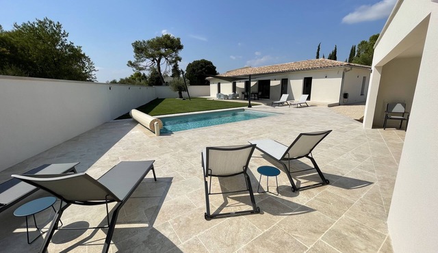 Villa with private pool, garden, near Uzès