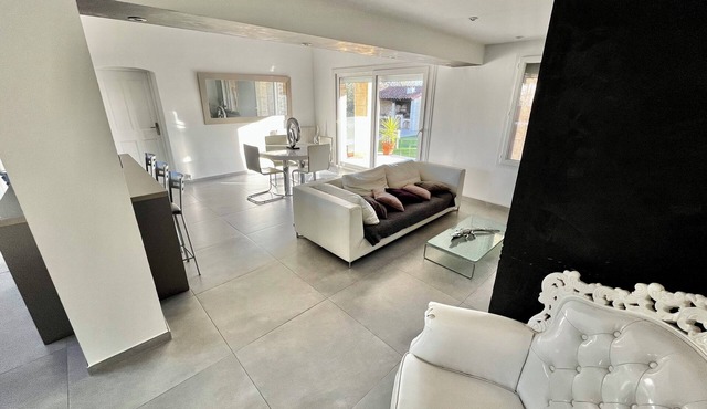 Villa with beautiful master suite and beautiful garden pool