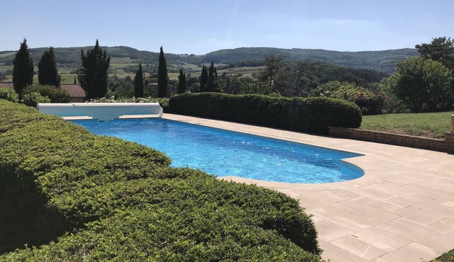 Villa Beaujolaise with swimming pool near Lyon