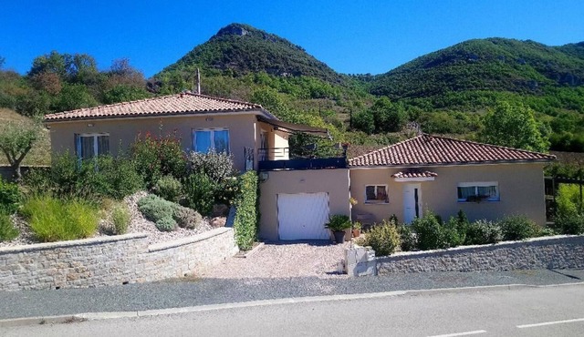 Villa rental & Bed & Breakfast with mini spa pool