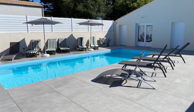 Villa with terrace for 10, 700 m from the beach, 400 m from shops and market