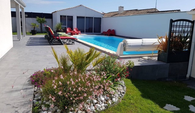 Villa "Le Paradis Bleu" Heated pool and beach 250 m'away