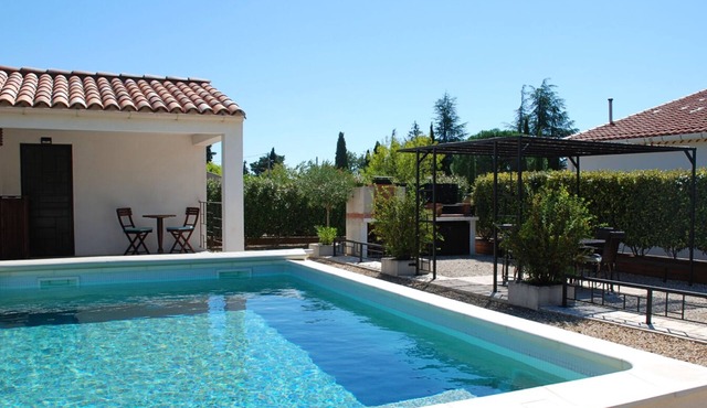 Villa 3 bedrooms, AC, private pool and garden in Uzès