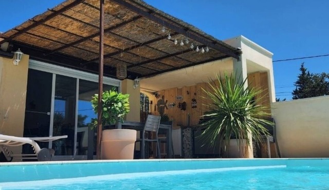 Villa with pool near Uzès
