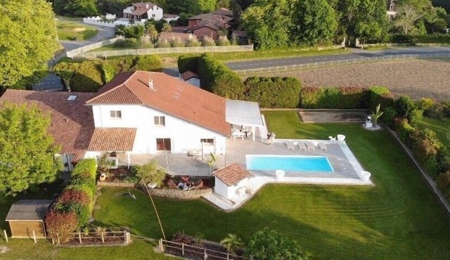 Villa Avec Piscine Chauffée aux Portes de Bayonne, Capbreton, Hossegor, Biarritz