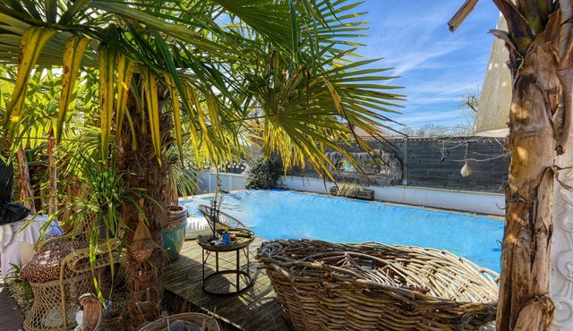 Villa Chat L'Heureux - appartement climatisé - piscine privée