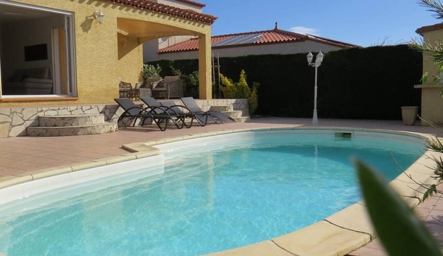 Villa LYA private pool 8 min from the beaches 8RJC12