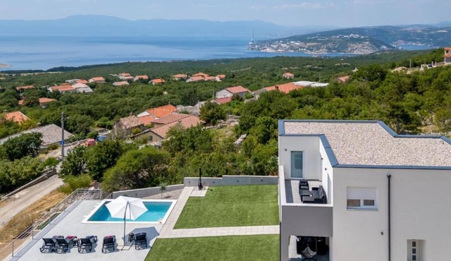 Villa Fran - Four Bedroom Villa with Private Pool