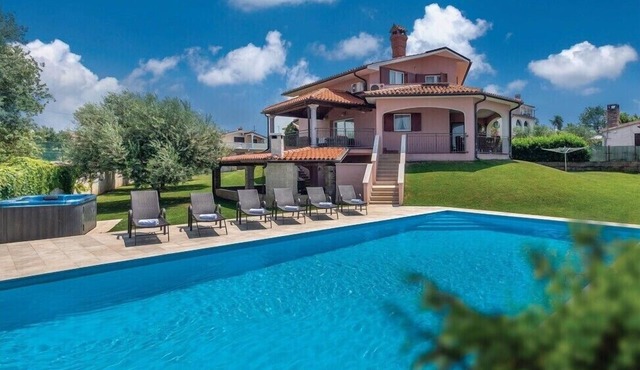 Villa Francesca with heated pool in Nova Vas