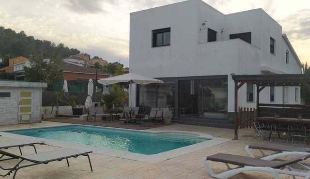 Villa Franz Complete house, near Sitges, with swimming pool and guest house