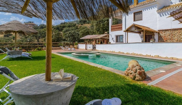 Villa Fraskito Iznájar by Ruralidays