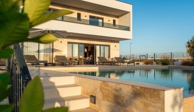 Villa Freedom - Five Bedroom with Balcony