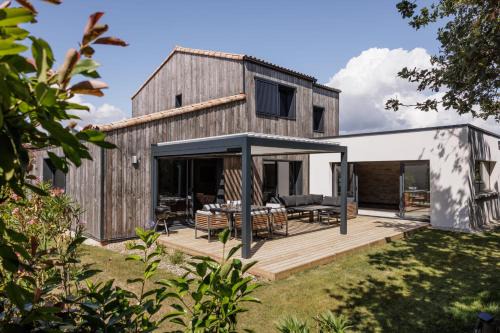 Villa Frégate elegant and friendly indoor heated pool golf and beach