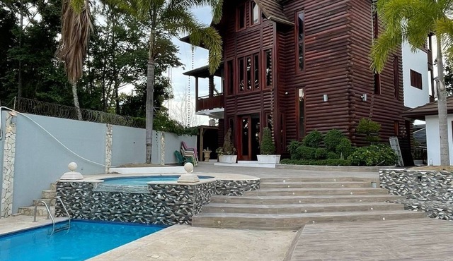 Villa frente a Alta Vista Restaurante