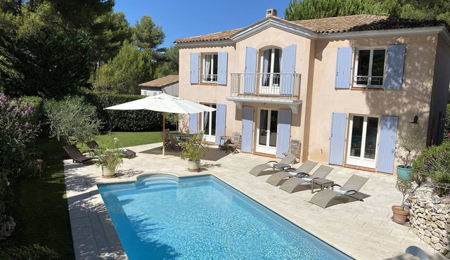 VILLA FULL OF CHARM WITH PIANO AND SWIMMING POOL HEATED ON GOLF PT-ROYAL PROVENC