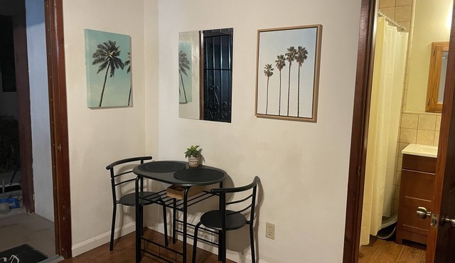 Villa G - a cozy studio, steps away from downtown Palm Springs! 😎