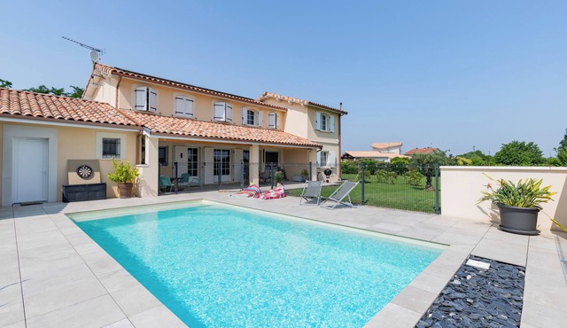 Villa Garden 5 bedrooms in Miremont