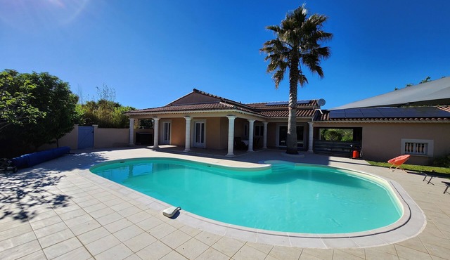 Villa Gardoise Avec Piscine Privée et Chauffee