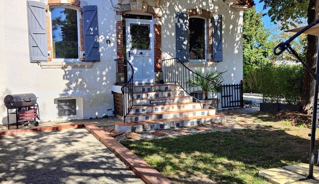 Villa Garona with pool between Toulouse and Pyrenees mountains