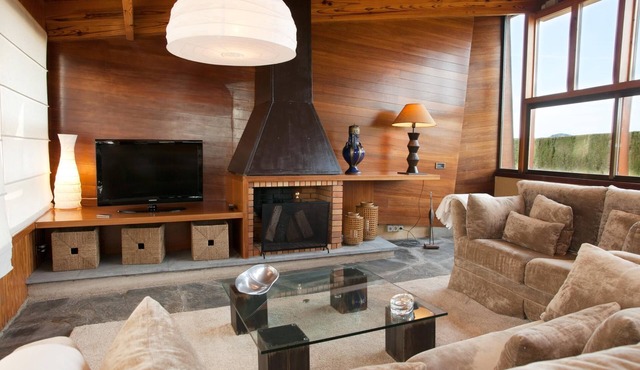 Villa Gaudi - 620 square meter villa with 6 bedrooms in the top of a hill