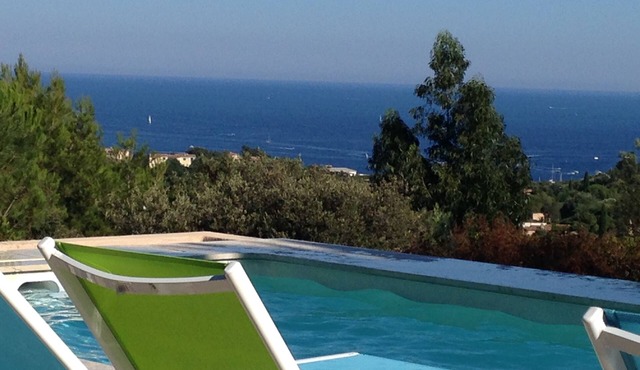 Villa Geais with sea view, 28°C heated pool, garden, quiet, close to the sea