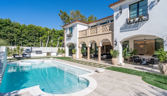 Villa Gemma by LuxJB 🏆 Beverly Hills Flats Mansion Steps from Rodeo Drive