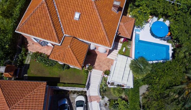Villa Gemma - Four Bedroom Villa with Terrace and Swimming Pool