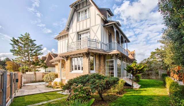 Villa Georgia - Beachfront Villa - Bénerville