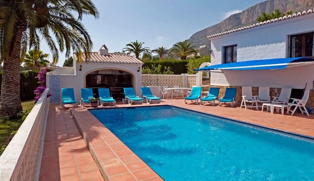 Villa Georgianna - Four Bedroom Villa, Sleeps 8