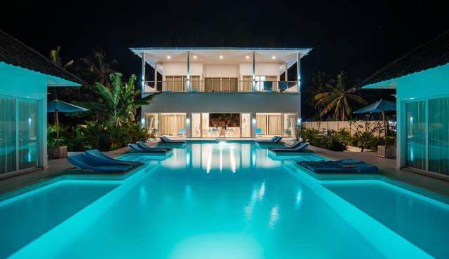 Villa-Gili-Bali-Beach - 14-16 people - beachfront - 500 m2-7 rooms + 5 bathrooms