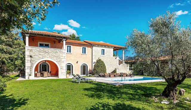 Villa Gimino - Beautiful villa with heated private pool, table football and darts