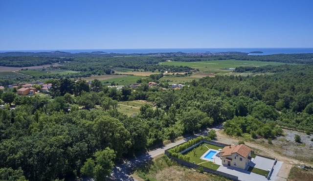 Villa Giovanna is located on a quiet location 6 km from Porec.