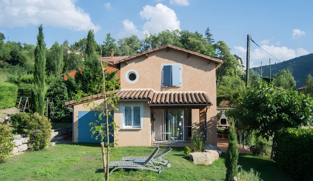 Villa "Gîte Le Calcadis" with Mountain View, Wi-Fi, and Air Conditioning