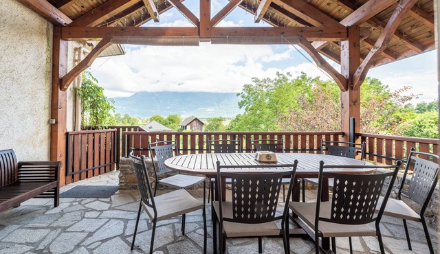 Villa "Gîte Le Chamoyard" with Mountain View, Private Terrace & Wi-Fi