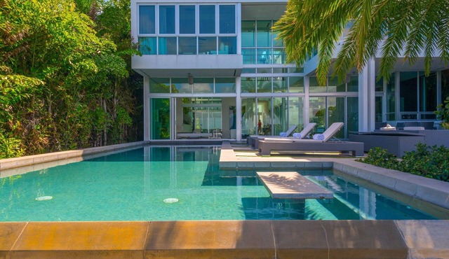 Villa Glacia – Modern Waterfront Home on the Venetian Islands