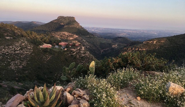VILLA GLADYS. SIERRA CALDERONA VIEWPOINT