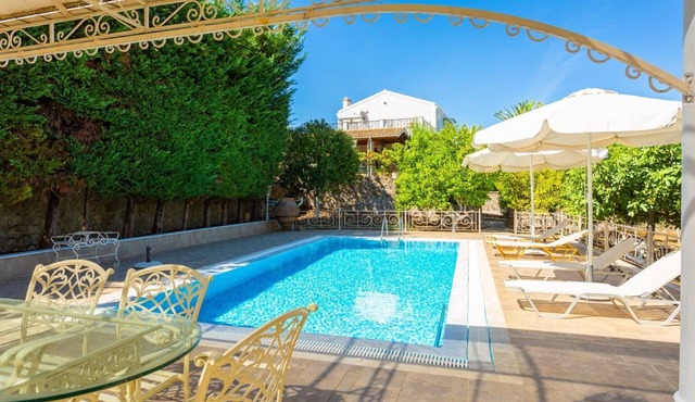 Villa Golden Tiara Large Private Pool, A/C, WiFi