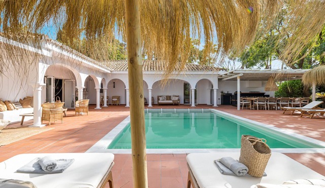 Villa Golondrina -3bd Family Villa -Pool & Views!