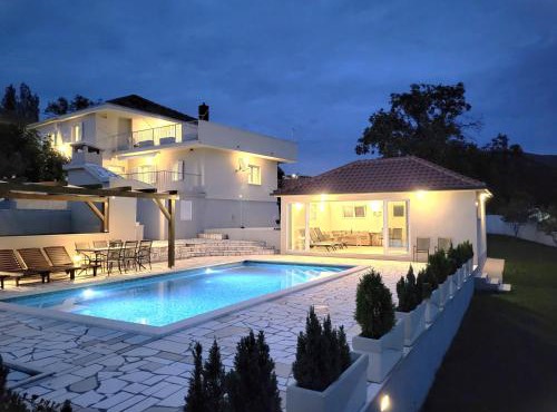 Villa Gorana with large private pool