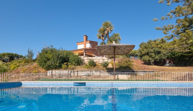Villa 'Great 70's Style House' with Private Pool, Wi-Fi and Air Conditioning