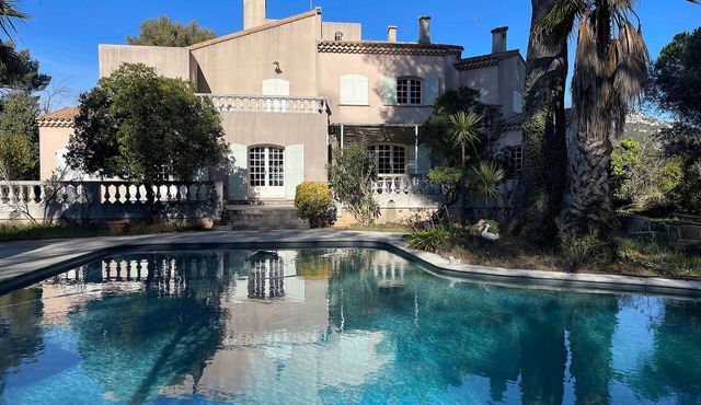 Villa Grand Cédre - Family house with infinity pool, garden 4000m2.