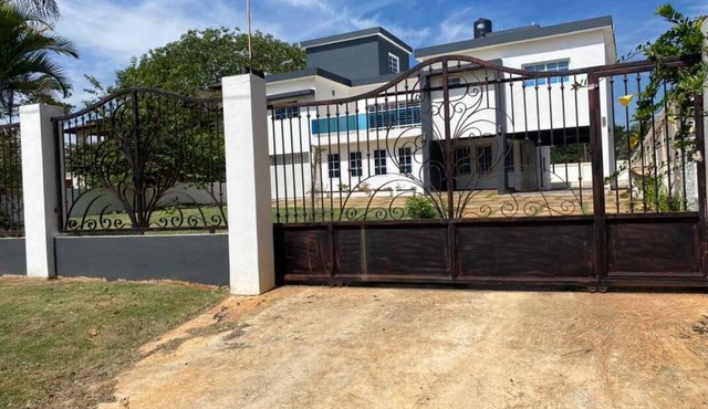 Villa Grecko Place, a Relaxing large indoor space and large pool with a gazebo