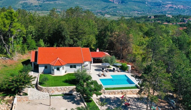 Villa Green Escape: Your Serene Family Getaway Awaits