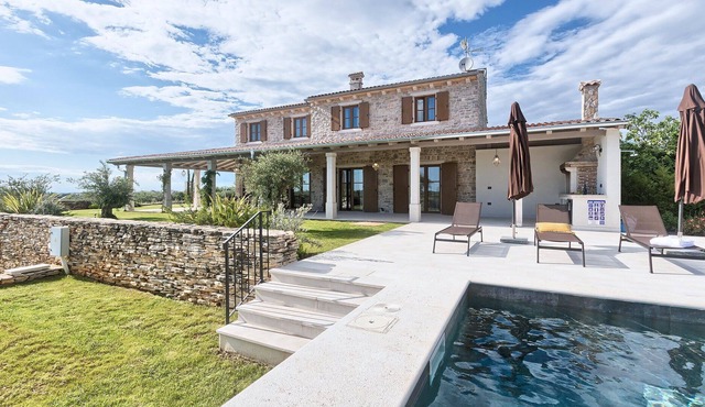 Villa Green Hacienda with Pool