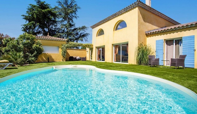 Villa Grenache by Villa Plus