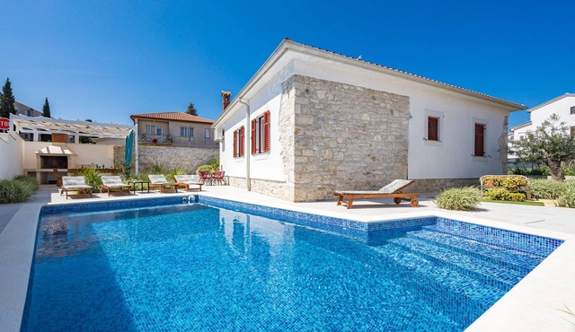 Villa grotta istriana mit neu pool near center and Arena in Pula