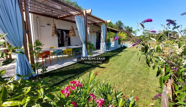 Villa - Hérault (Swimming pool, Garden, Boules pitch, Table soccer, Table tennis, Badminton)